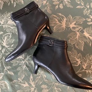 Cole Haan Black leather short bootie Size 9.5